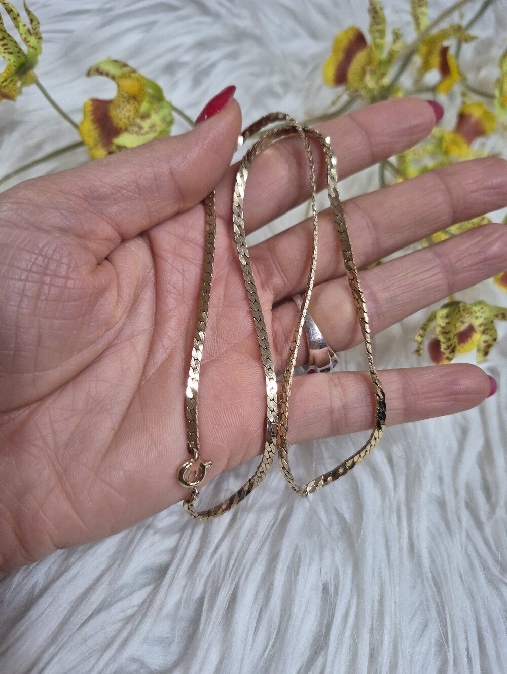 Gold Women's Herringbone Chain Necklace - Elegant Everyday Jewelry